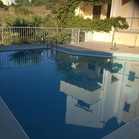 Christinas Summer House With Pool In Kefalas
